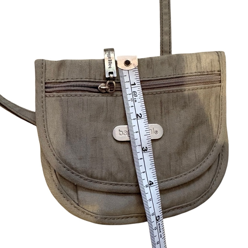 Baggallini beige Crossbody hiking travel Bag - Picture 6 of 10